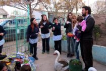[Plottier] Alumnos y docentes visitaron merendero de Barrios de Pie