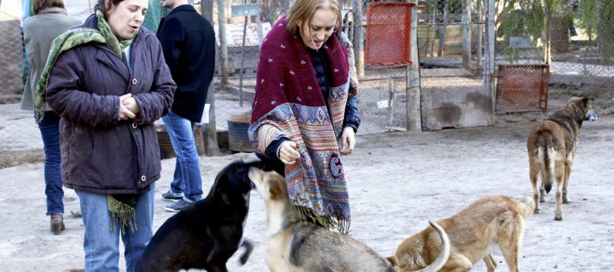 [Mendoza] Cousinet entregó subsidio a refugio animal