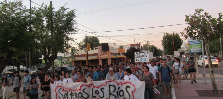 [Plottier] Manifestación en defensa del Río Limay