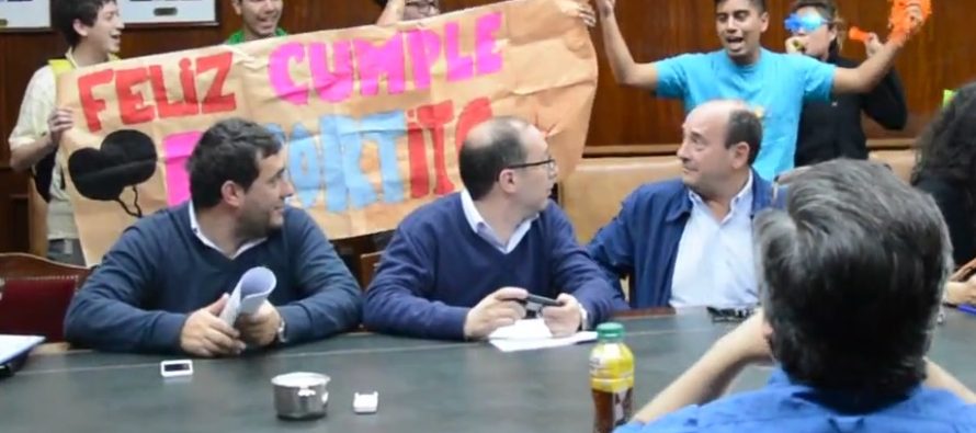 [Tucumán] Por falta de becas interrumpen sesión del Consejo Superior