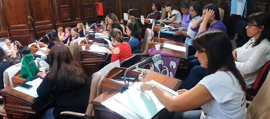 [La Plata] El V Parlamento de Mujeres exigió la implementación de la Emergencia por Violencia de Género