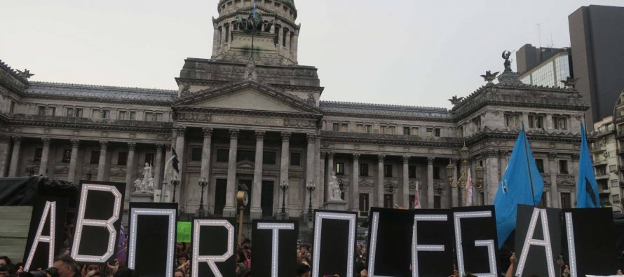 Argentina da el primer paso para legalizar el aborto