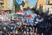 Barrios de Pie en la multitudinaria marcha por Paz, Pan y Trabajo. Rebotes