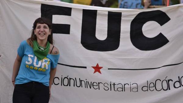  La presidenta entrante Mariana Sánchez Malo, de Movimiento Sur, tras el triunfo en El 32° Congreso de la Federación Universitaria de Córdoba. (Foto Agencia Córdoba) 