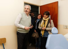 Victoria Donda con vecinos y médicos de Soldati y Lugano