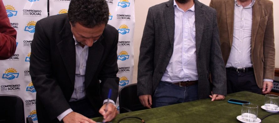 [Bs. As.] Ceballos firmó un Compromiso con la Agenda Social