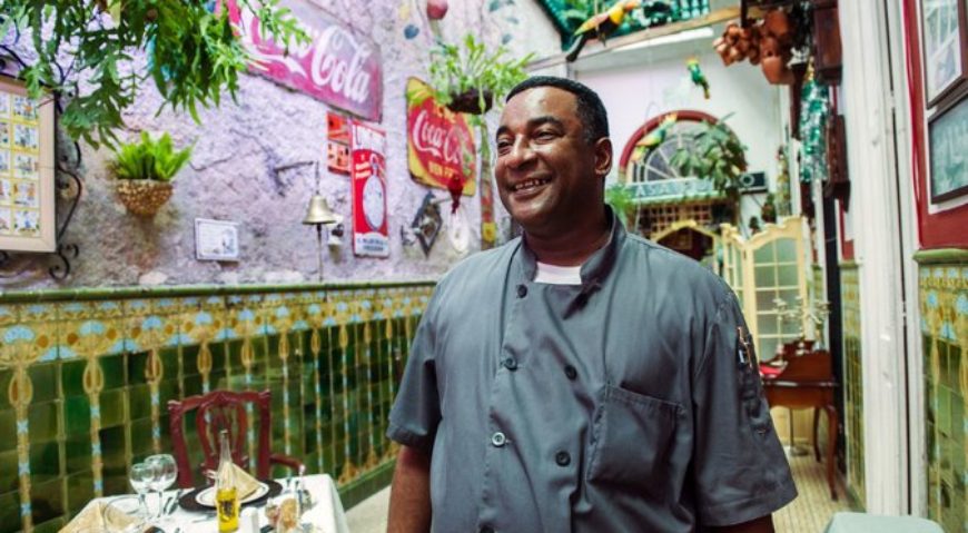 Carlos Cristóbal Márquez, dueño y chef del paladar San Cristóbal en La Habana, en el 2014 Credit Yamil Lage/Agence France-Presse — Getty Images