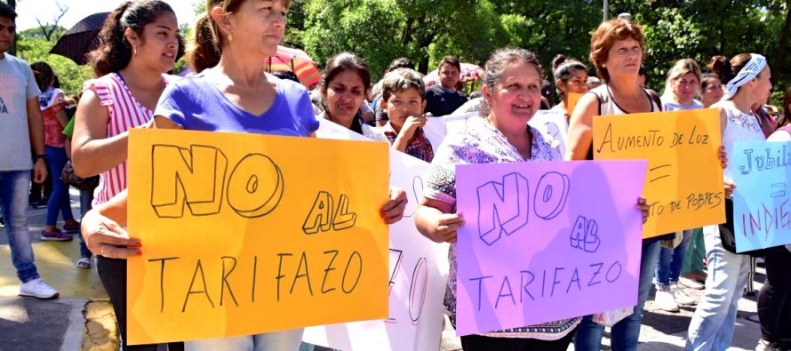 [Tucumán] Protesta en la sede central de EDET por los nuevos aumentos