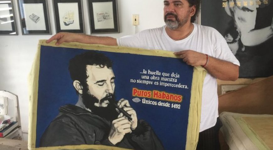 Fidel era tan cuidadoso con su imagen que, si la intervienes con un logo, parece un producto publicitario”, dice el artista cubano José Ángel Toirac. Credit Albinson Linares para The New York Times en Español