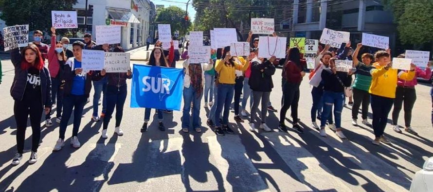 [Chaco] Jóvenes realizan campaña contra la inflación.