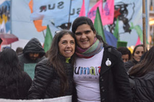 Yanina Muñoz y Soledad Deza, abogada de Belén
